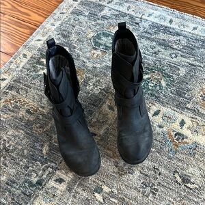 Clarks Black Combat Moto Boots Sleek Design